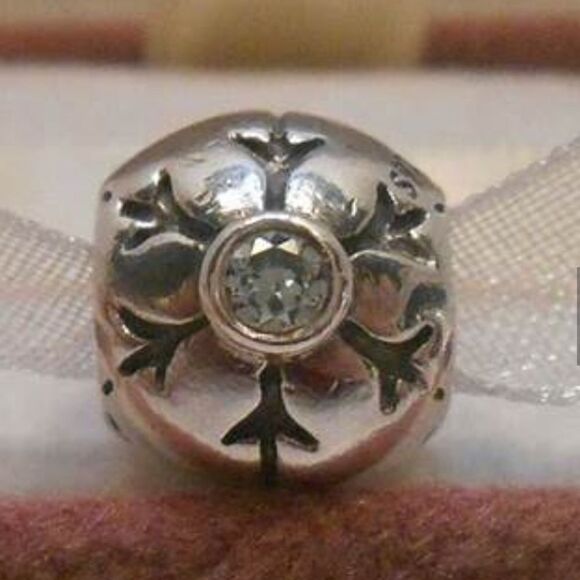 Pandora snowflake charm - Picture 2 of 4